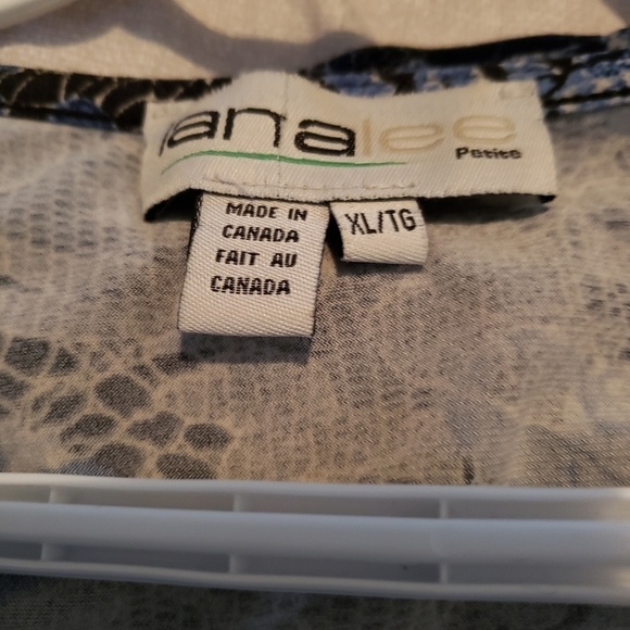 🌟 Host Pick 🌟 LANALEE women's blouse - Picture 6 of 6